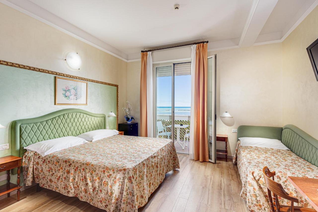 Hotel Internazionale Чезенатико Екстериор снимка