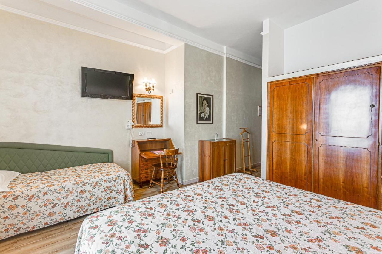 Hotel Internazionale Чезенатико Екстериор снимка