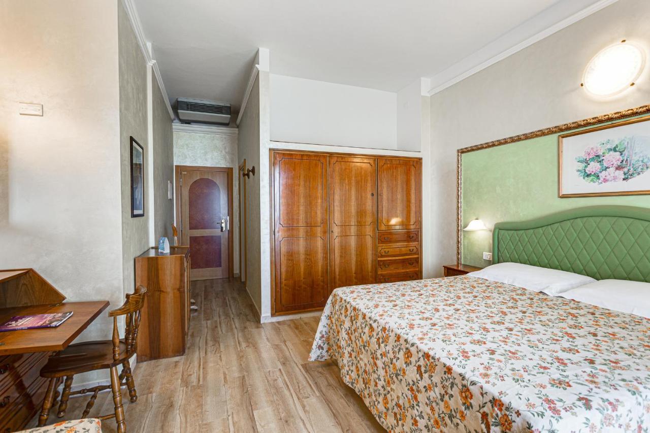 Hotel Internazionale Чезенатико Екстериор снимка