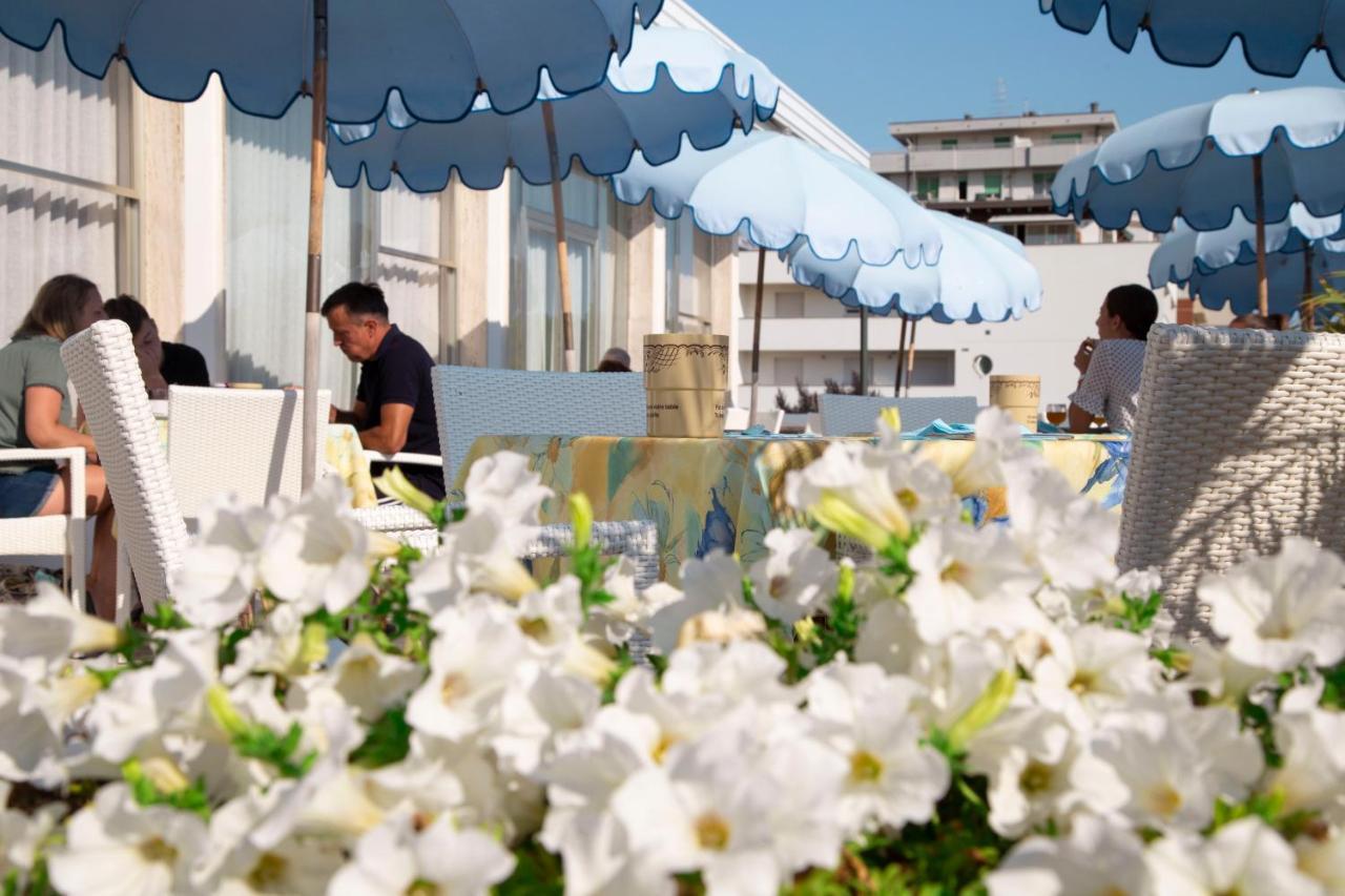 Hotel Internazionale Чезенатико Екстериор снимка