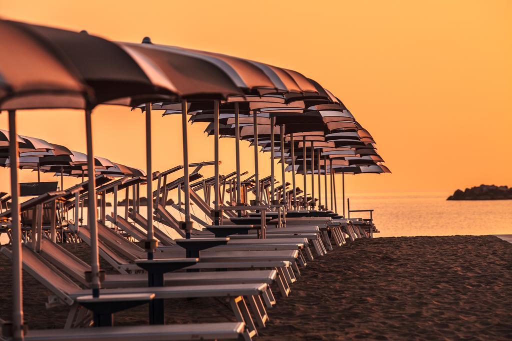 Hotel Internazionale Чезенатико Екстериор снимка