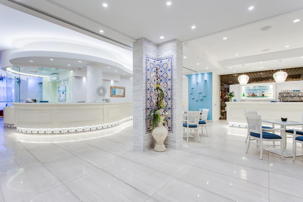 Hotel Internazionale Чезенатико Екстериор снимка