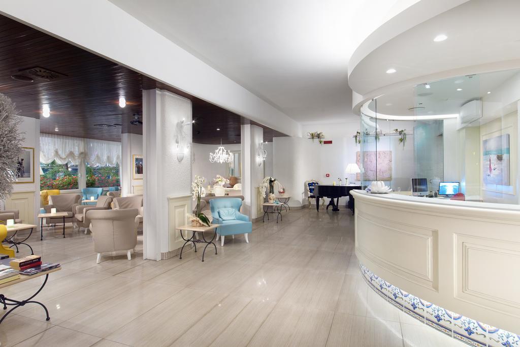 Hotel Internazionale Чезенатико Екстериор снимка
