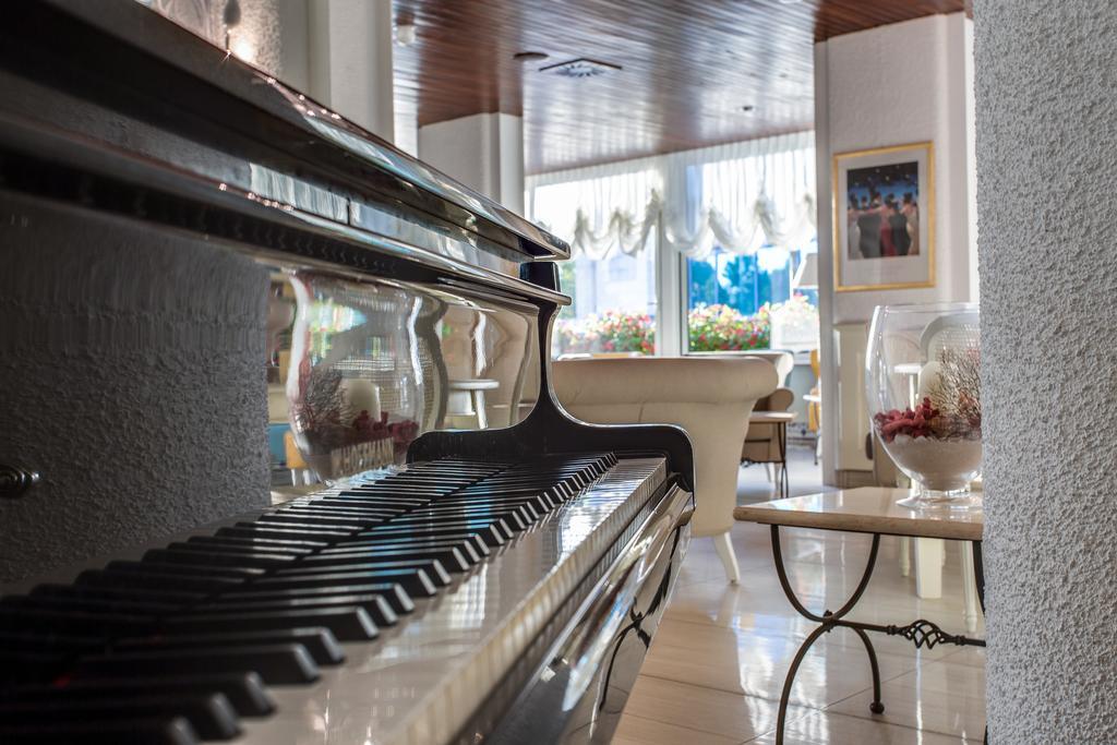 Hotel Internazionale Чезенатико Екстериор снимка