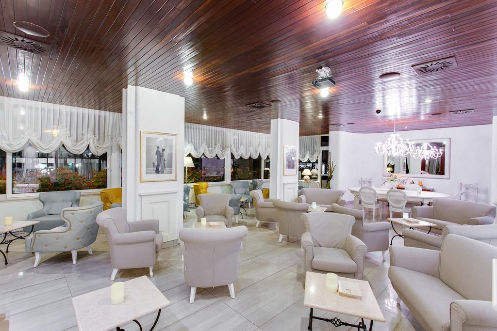 Hotel Internazionale Чезенатико Екстериор снимка