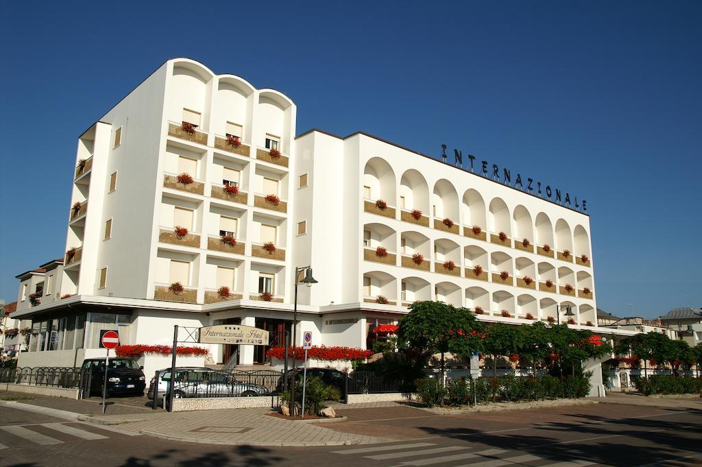Hotel Internazionale Чезенатико Екстериор снимка