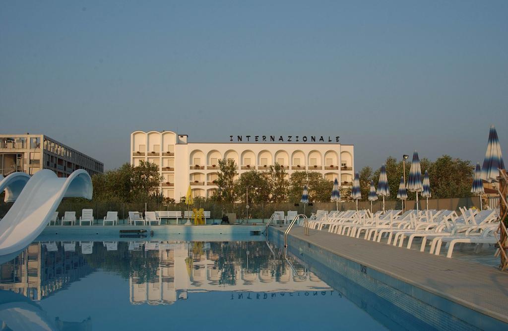 Hotel Internazionale Чезенатико Екстериор снимка